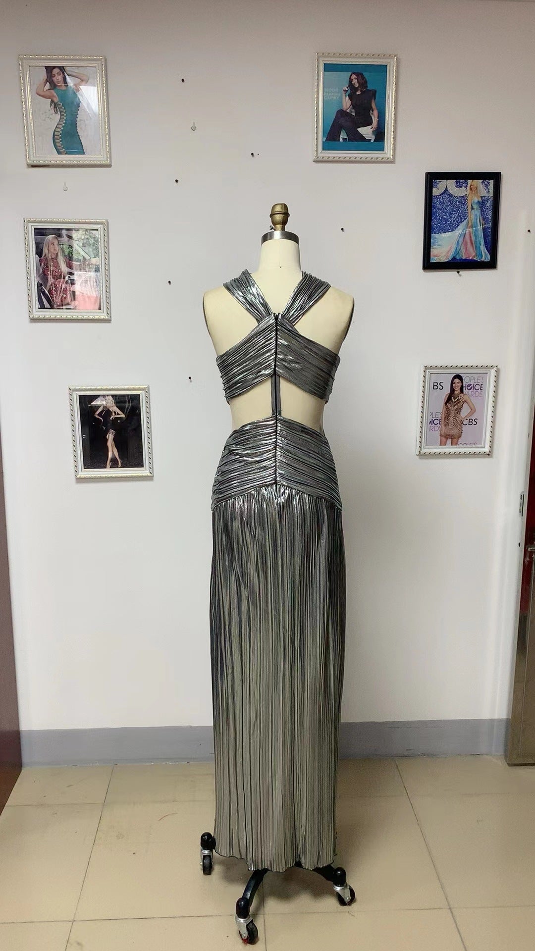 🔥 European Elegance Halter Slit Ball Gown – Summer Glam 🔥