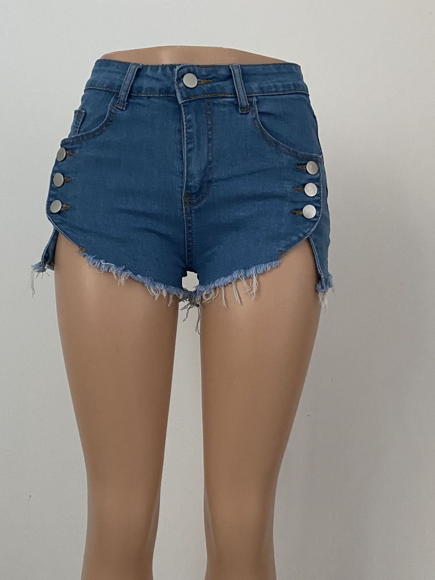 Curve Appeal High-Waist Denim Shorts – Button Detail & Street Fit