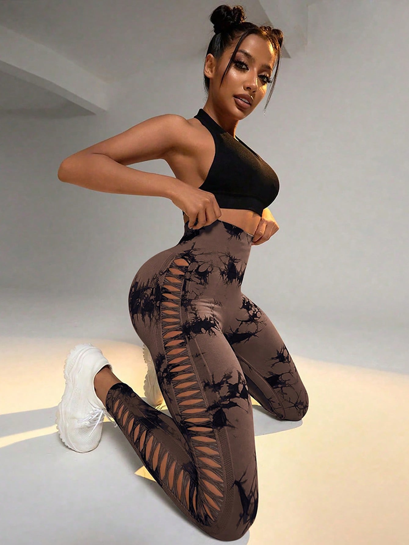 ShatterLuxe Cutout Tie-Dye Leggings – Bullish Booty Lift Edition