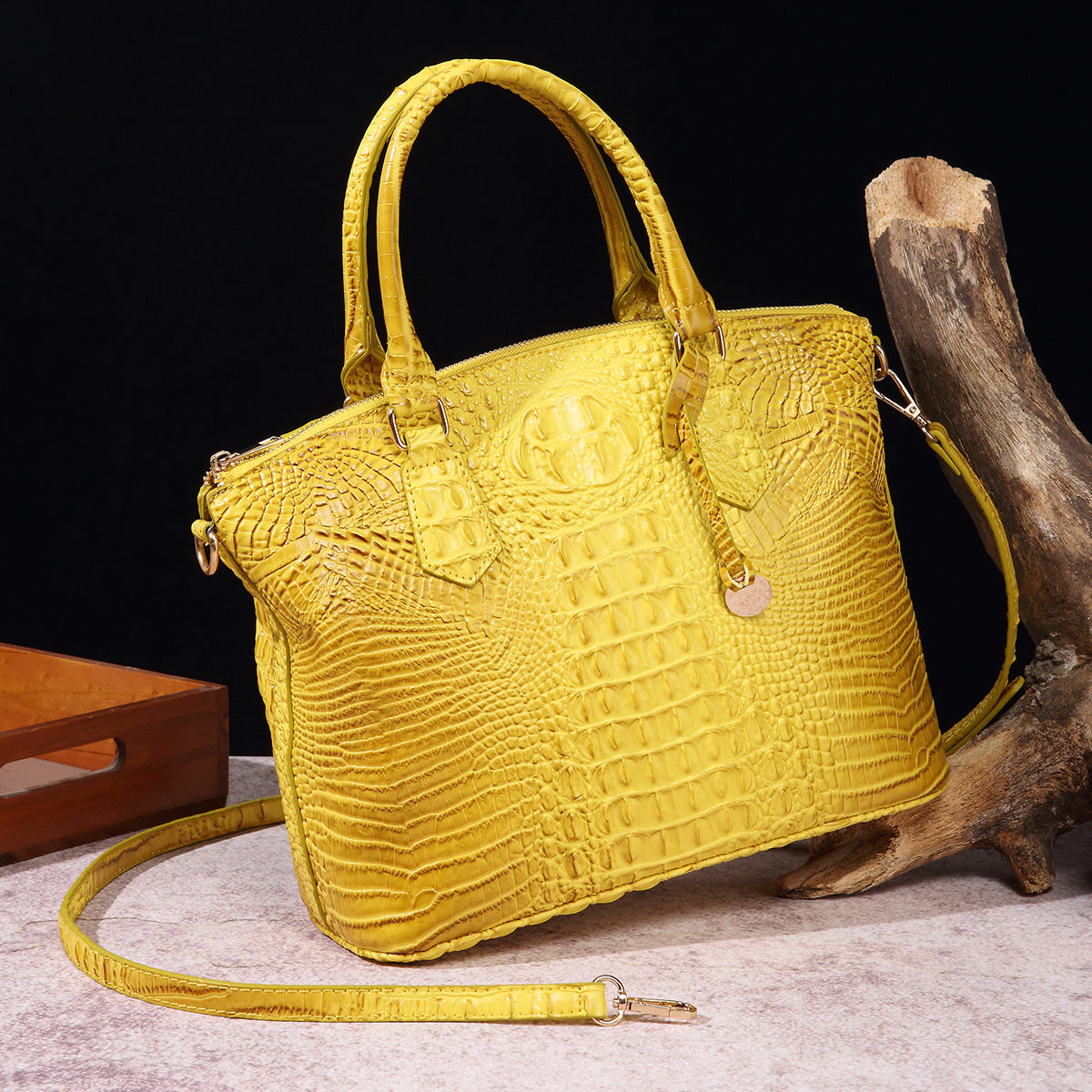 👜 Bold Luxe: Crocodile-Embossed Gradient Handbag with Convertible Strap