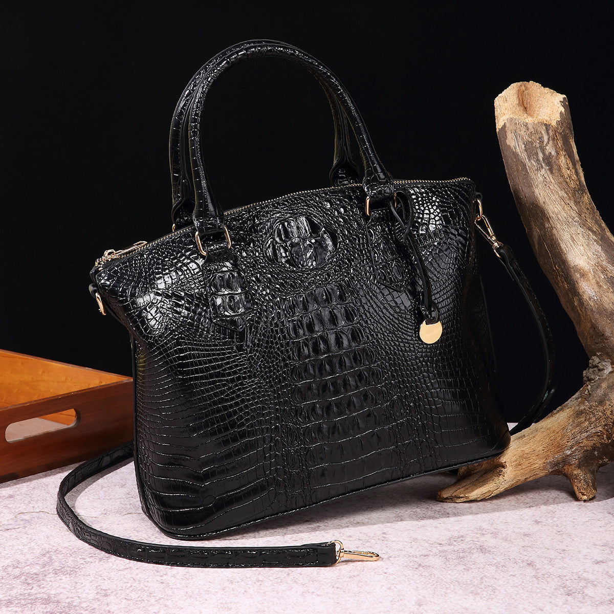 👜 Bold Luxe: Crocodile-Embossed Gradient Handbag with Convertible Strap
