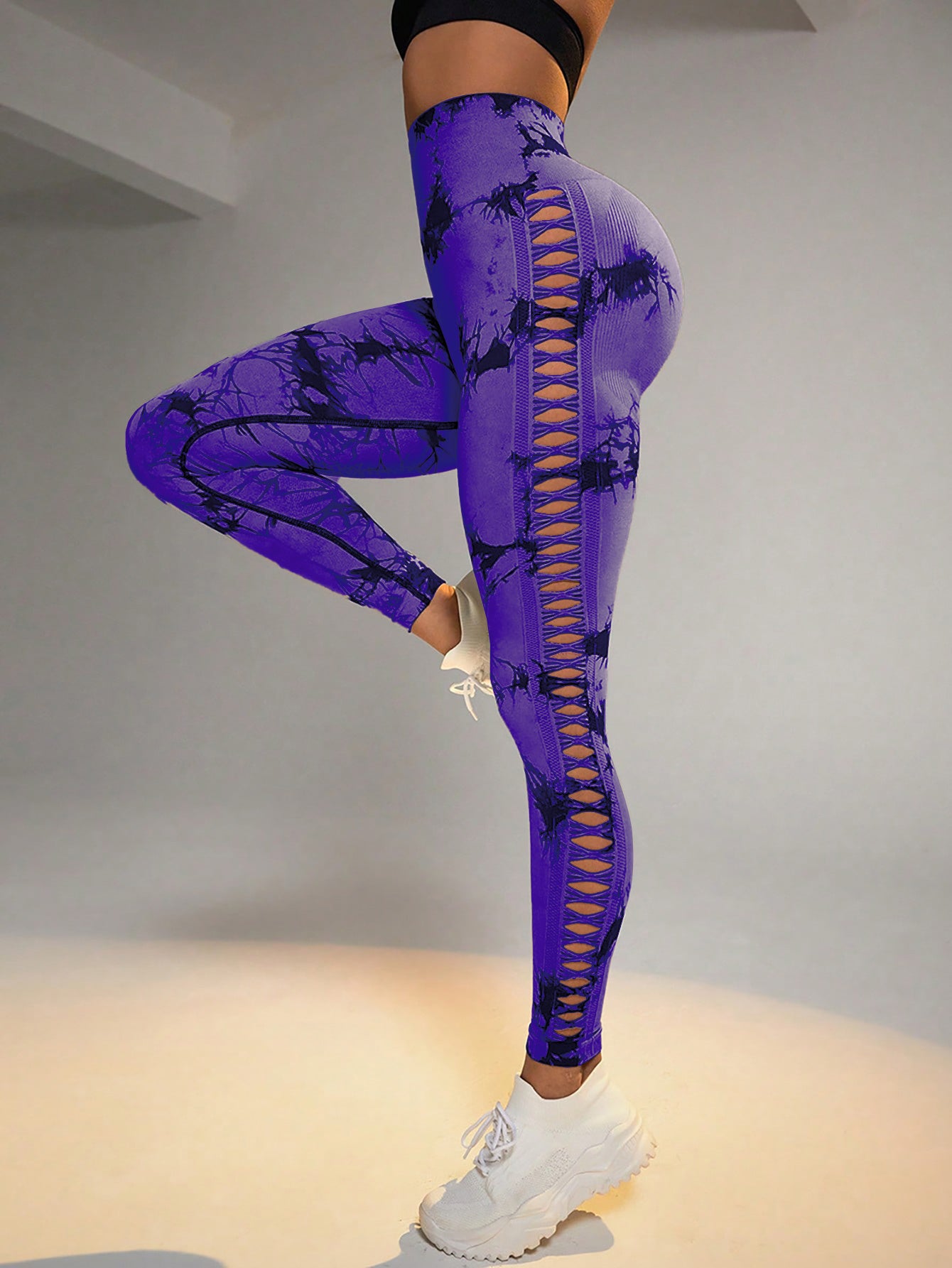 ShatterLuxe Cutout Tie-Dye Leggings – Bullish Booty Lift Edition