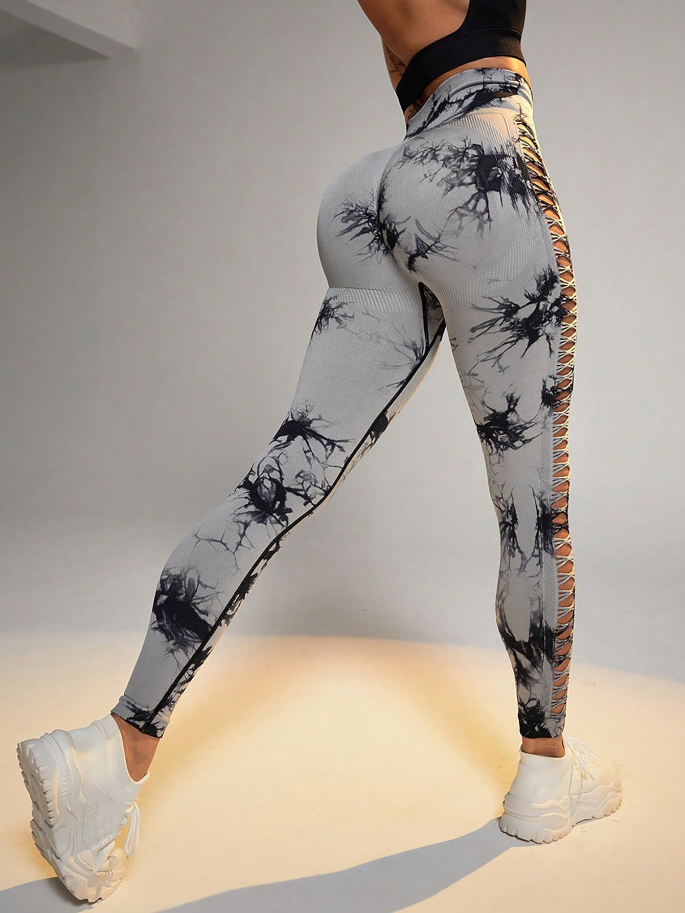 ShatterLuxe Cutout Tie-Dye Leggings – Bullish Booty Lift Edition