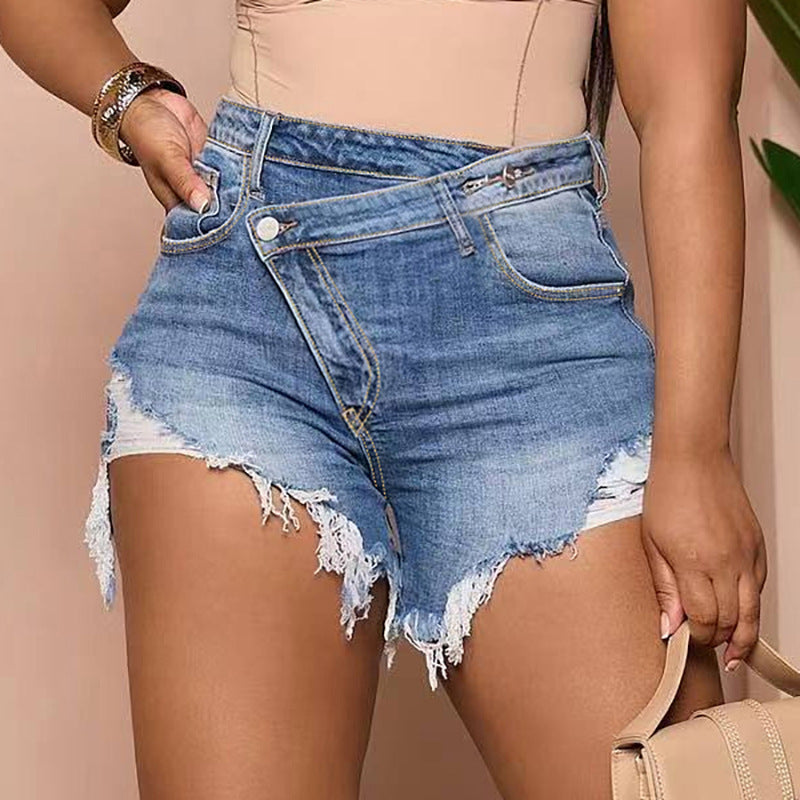 Chic Curve High-Waisted Distressed Denim Shorts – Light Wash Frayed Hem