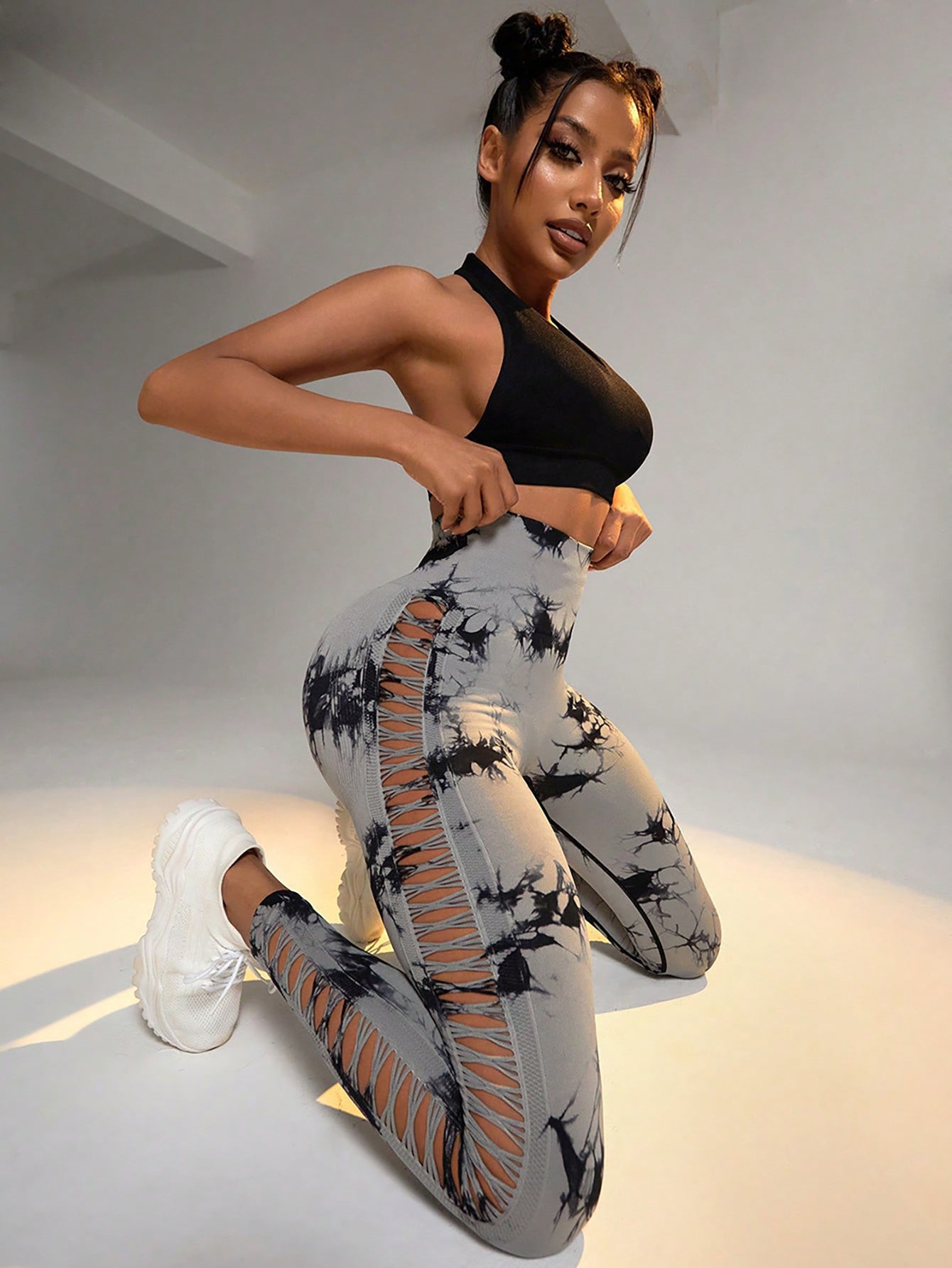 ShatterLuxe Cutout Tie-Dye Leggings – Bullish Booty Lift Edition