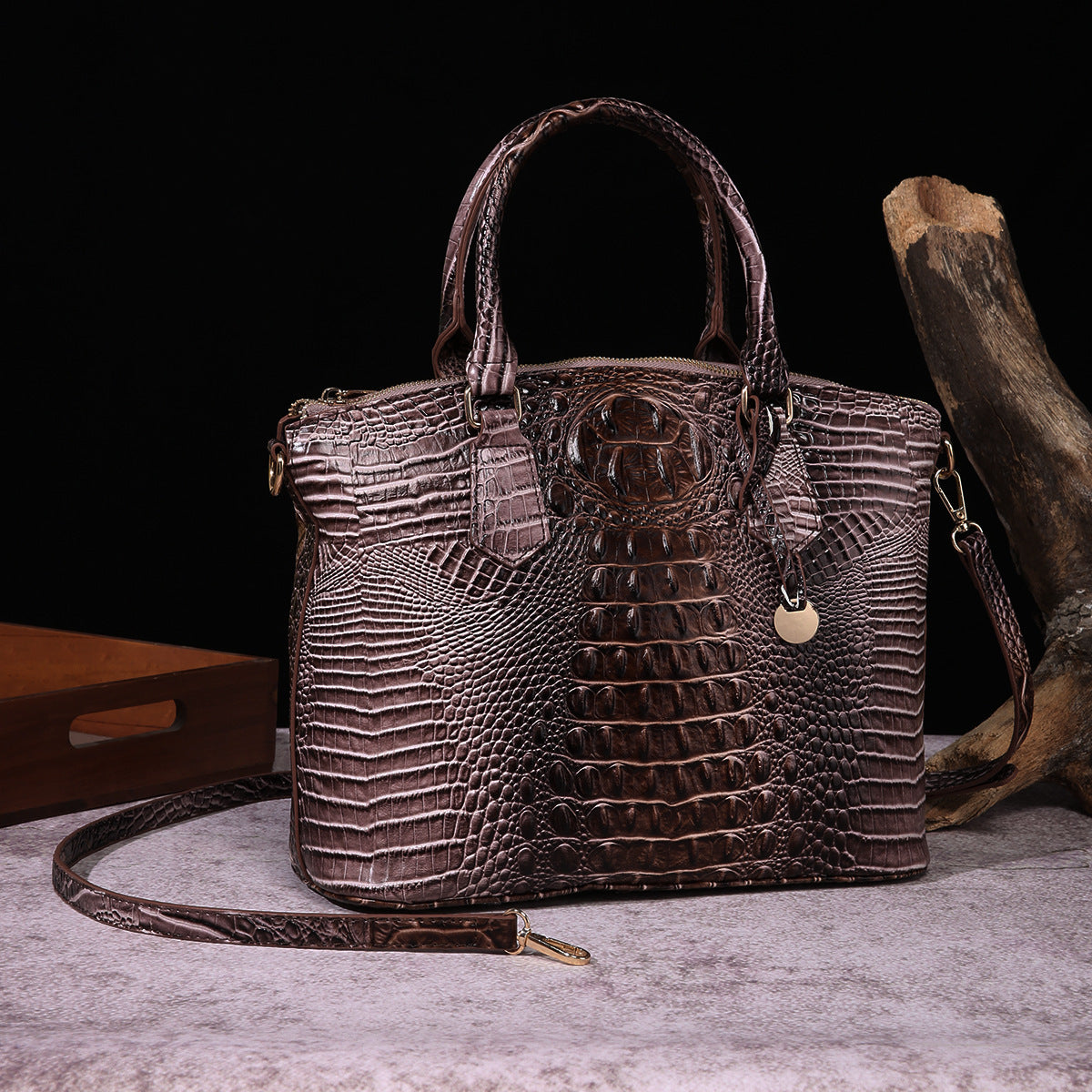 👜 Bold Luxe: Crocodile-Embossed Gradient Handbag with Convertible Strap